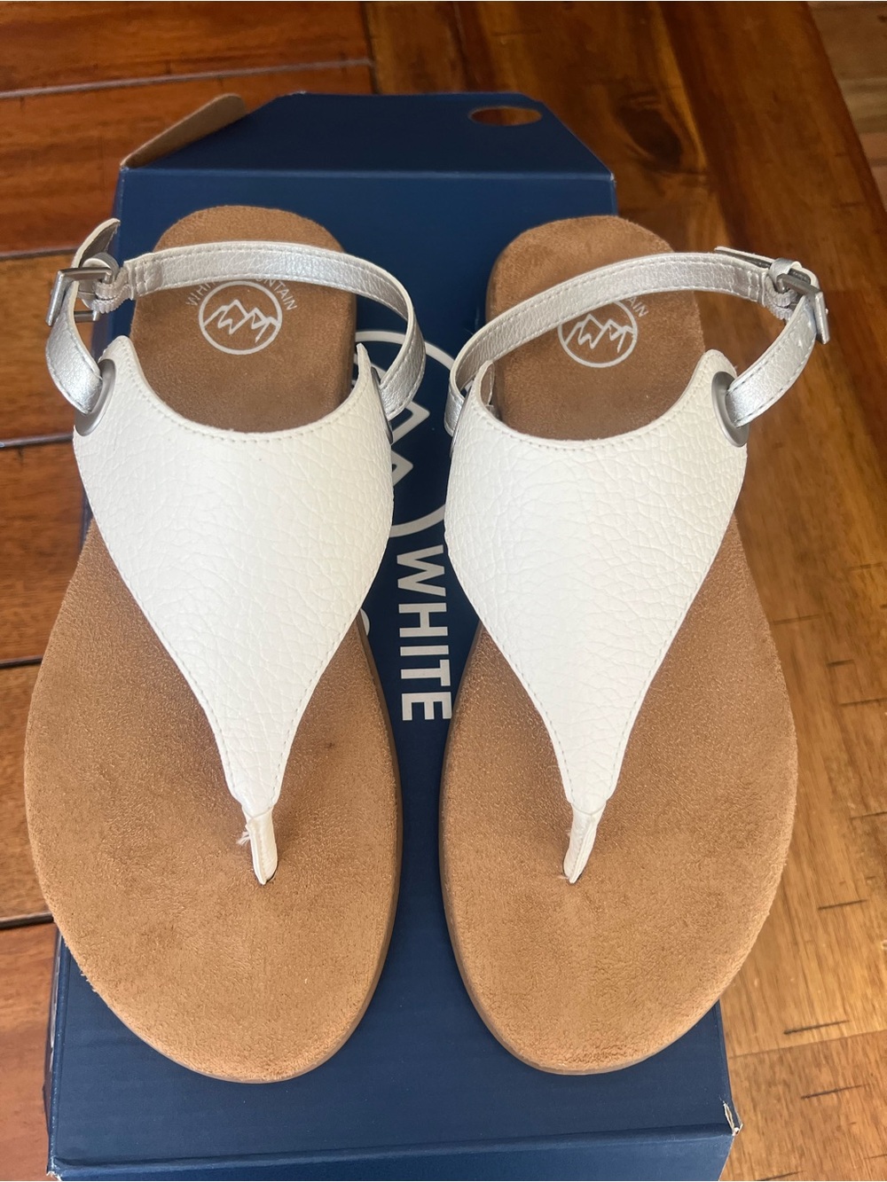 White Mountain Womens White Sandals w/Metallic Silver Accents Size 7 New in Box